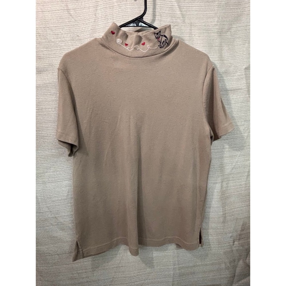Ms. Lee Vintage Tan Mock Neck Short Sleeve Top Cat Embroidery Womens Medium